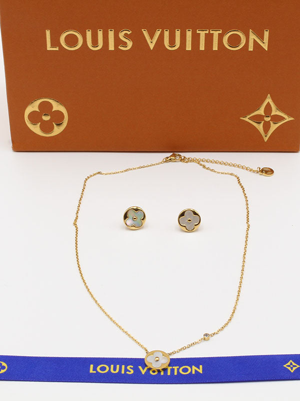 طقم لويس فيتون ناعم وايت شيل اطقم louis vuitton