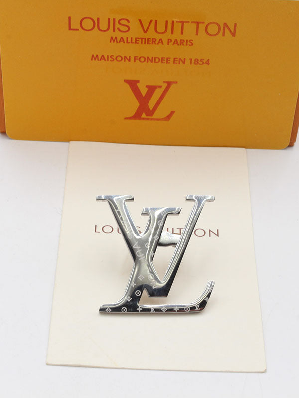 بروش لويس فيتون ميتال لوقو بروش louis vuitton فضي