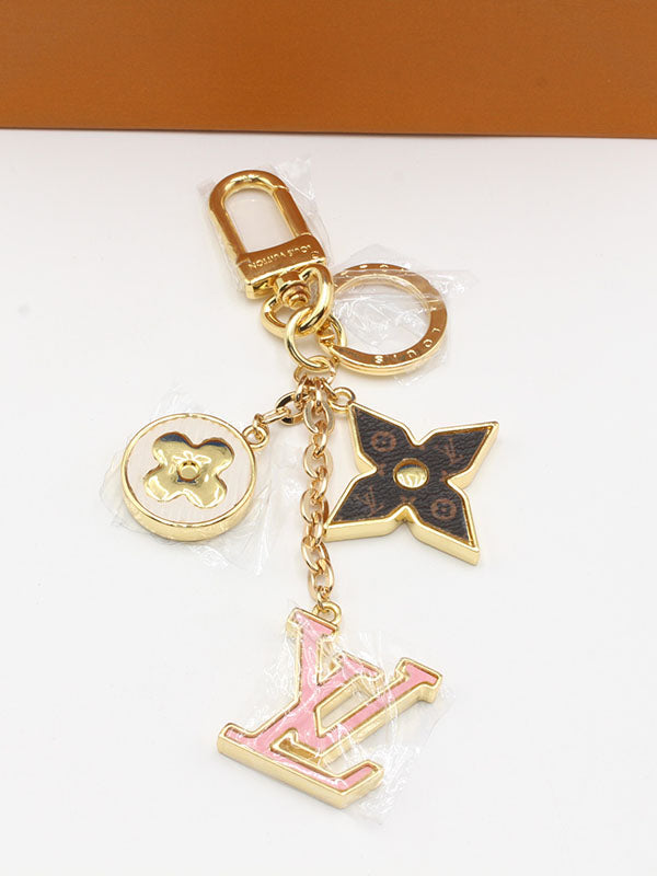 ميدالية لويس فيتون بينك ميدالية louis vuitton