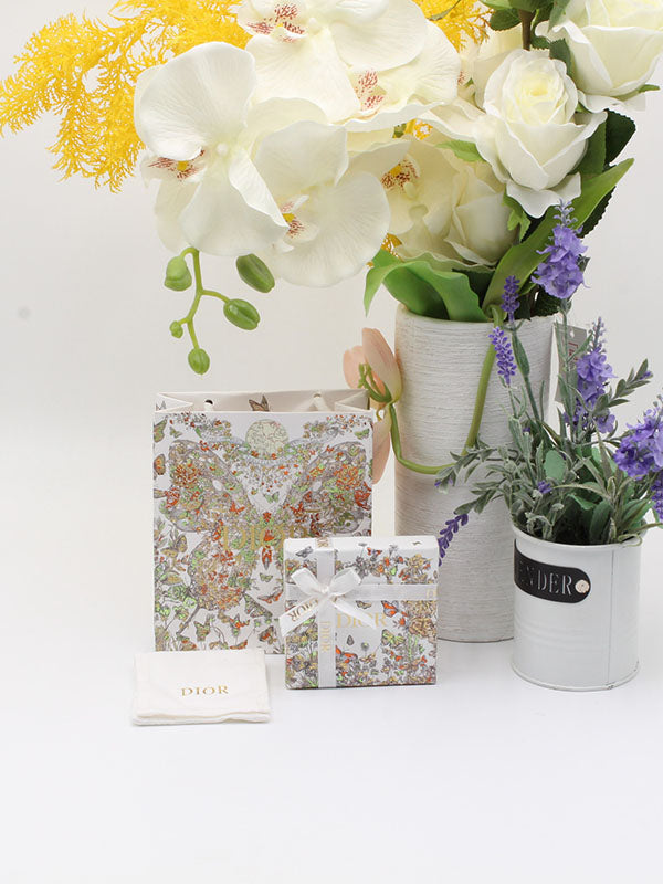 ملحقات ديور الاصلية ابيض ملون هدايا dior