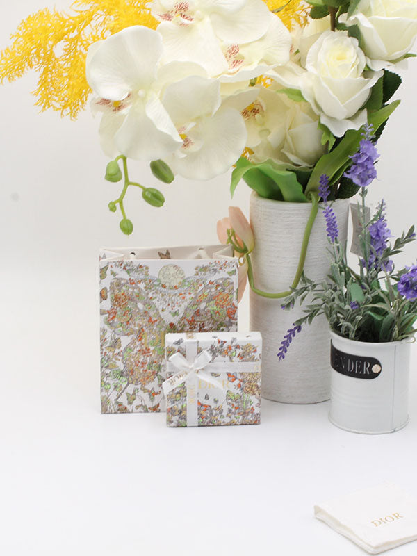 ملحقات ديور الاصلية ابيض ملون هدايا dior