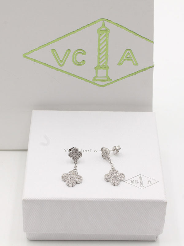 فان كليف حلق وردتين صدف طبيعي