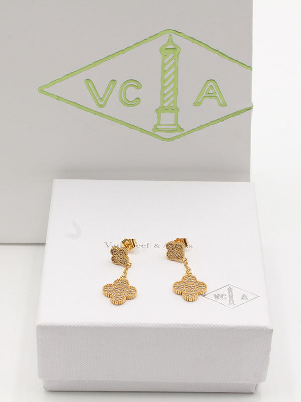 فان كليف حلق وردتين صدف طبيعي