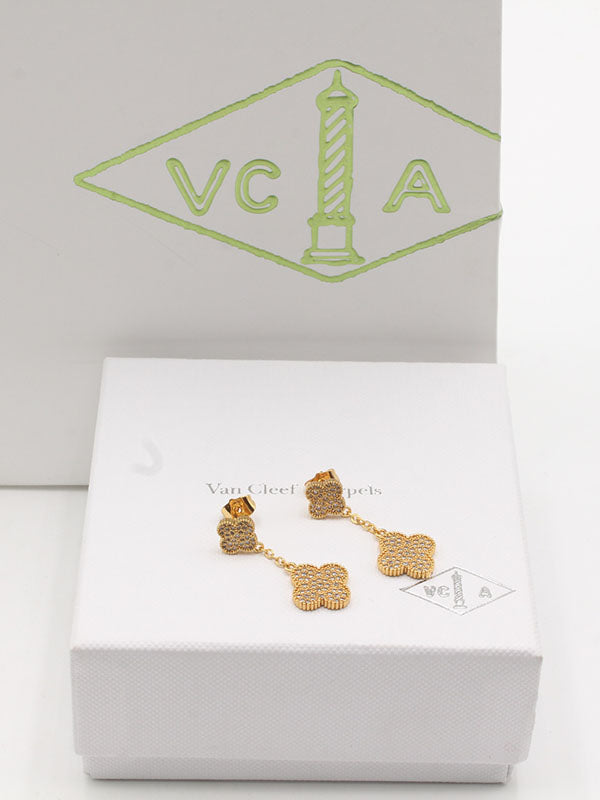 فان كليف حلق وردتين صدف طبيعي