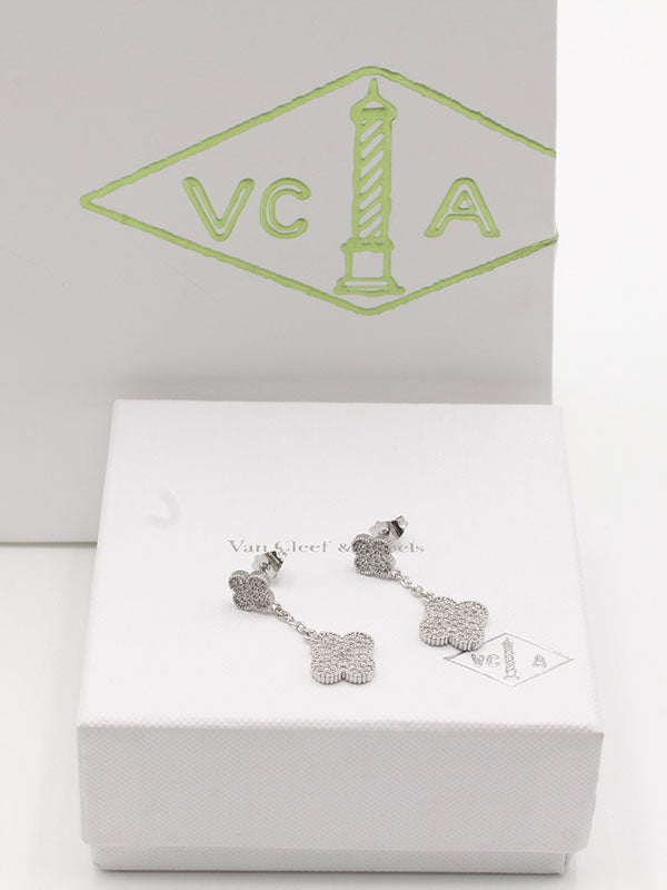 فان كليف حلق وردتين صدف طبيعي