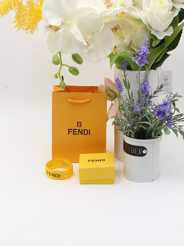 ملحقات فندي للاطقم علبه صغيره هدايا fendi
