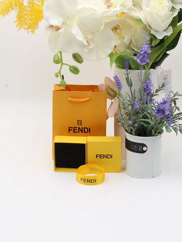 ملحقات فندي للاطقم علبه صغيره هدايا fendi