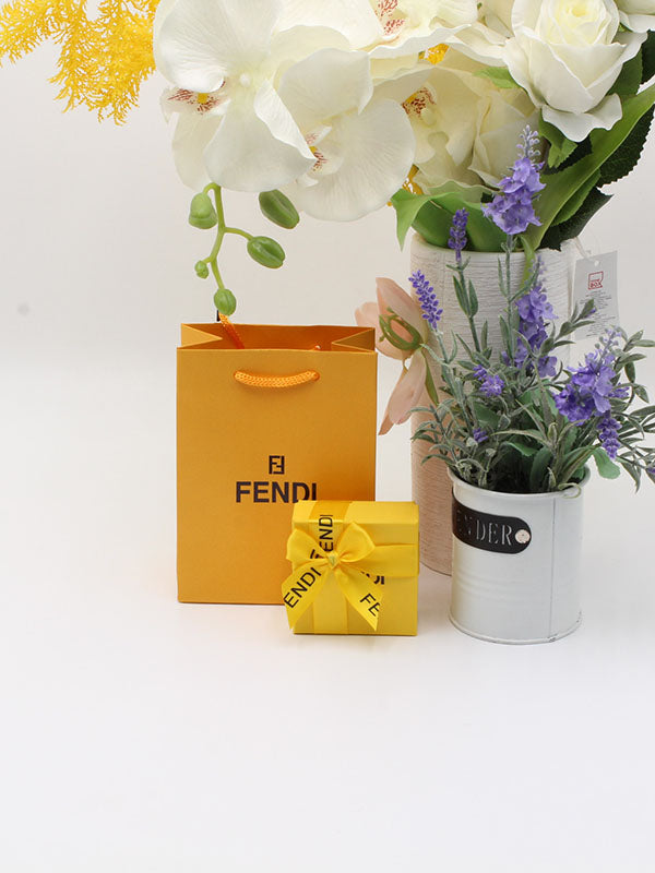 ملحقات فندي للاطقم علبه صغيره هدايا fendi