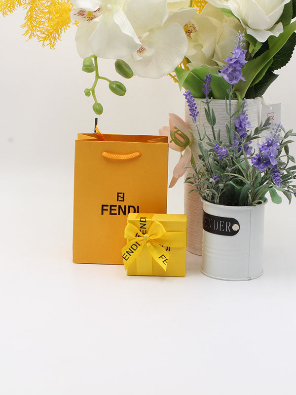 ملحقات فندي للاطقم علبه صغيره هدايا fendi