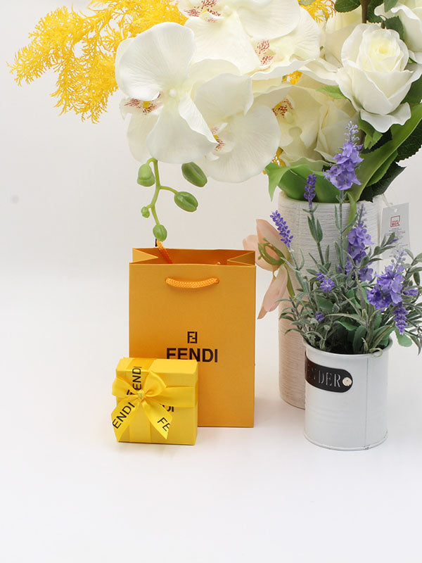 ملحقات فندي للاطقم علبه صغيره هدايا fendi