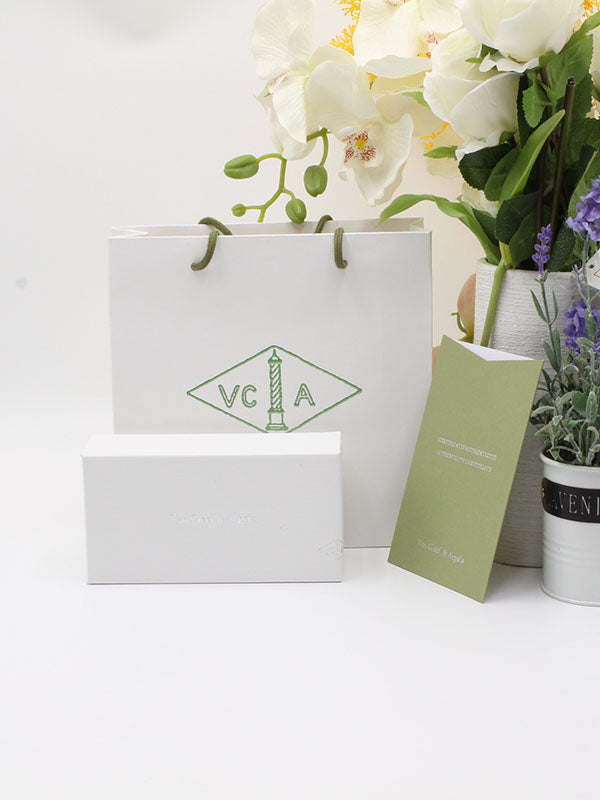 ملحقات فان كليف للاساور علبة و كيس كبير هدايا van cleef