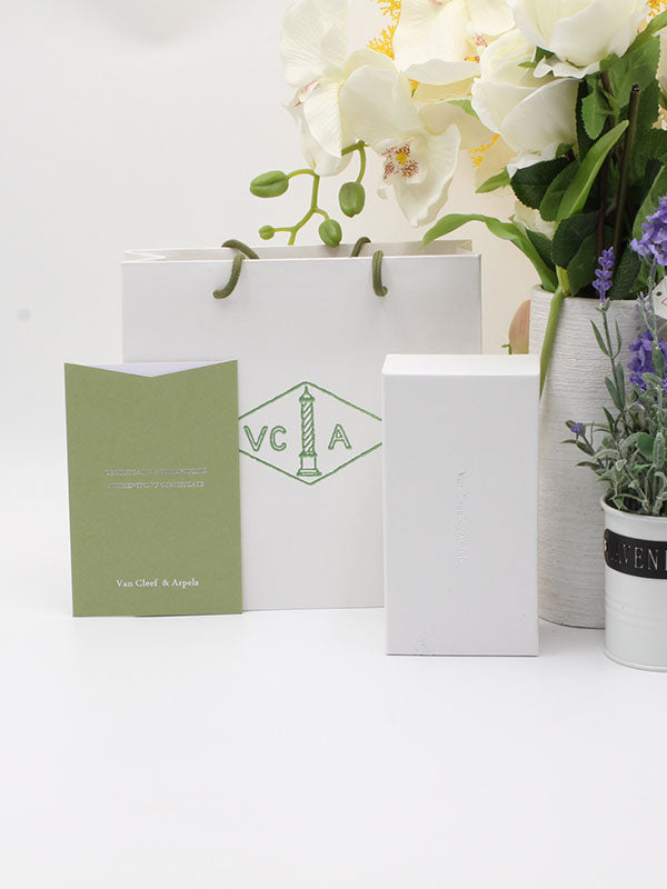 ملحقات فان كليف للاساور علبة و كيس كبير هدايا van cleef