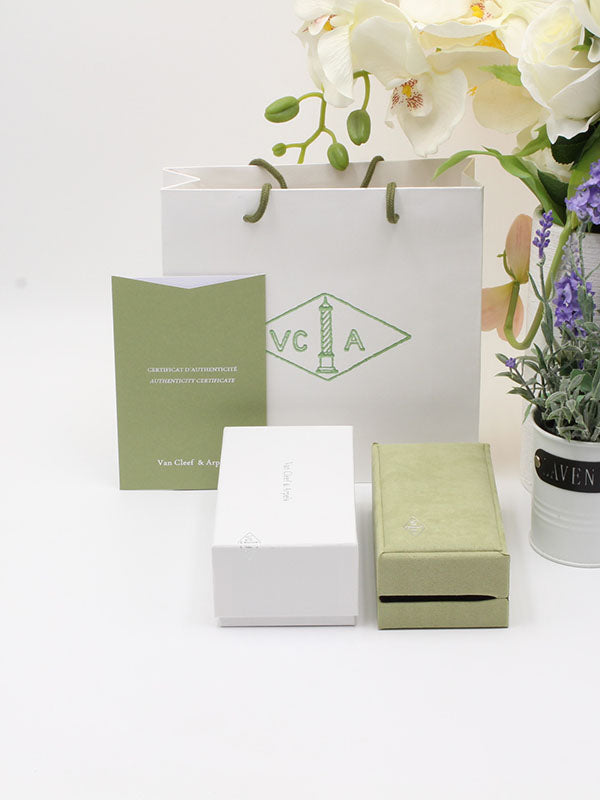 ملحقات فان كليف للاساور علبة و كيس كبير هدايا van cleef