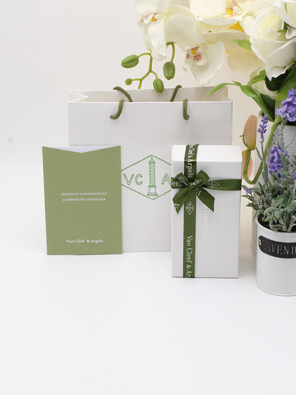 ملحقات فان كليف للاساور علبة و كيس كبير هدايا van cleef