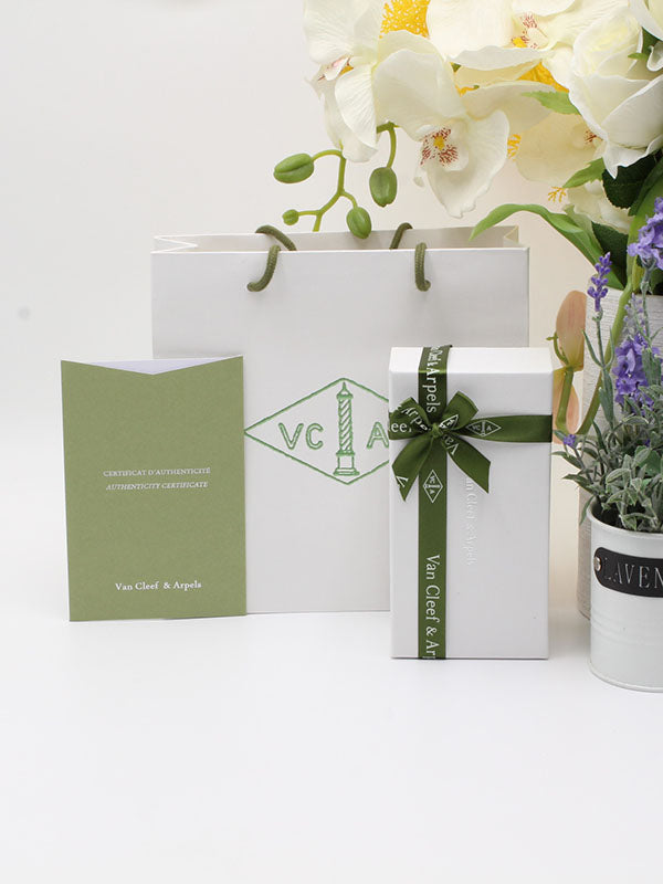 ملحقات فان كليف للاساور علبة و كيس كبير هدايا van cleef