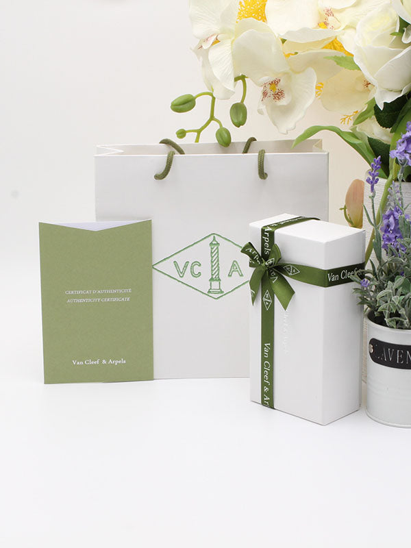 ملحقات فان كليف للاساور علبة و كيس كبير هدايا van cleef