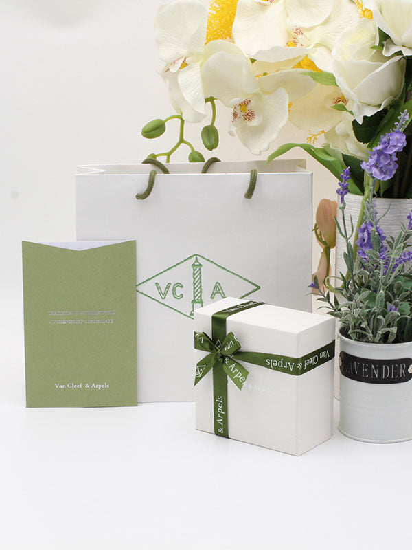 ملحقات فان كليف للاساور سكوير كيس كبير هدايا van cleef