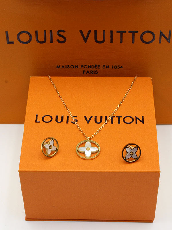 طقم لويس فيتون شيل تعليقة لوقو اطقم louis vuitton ابيض ذهبي