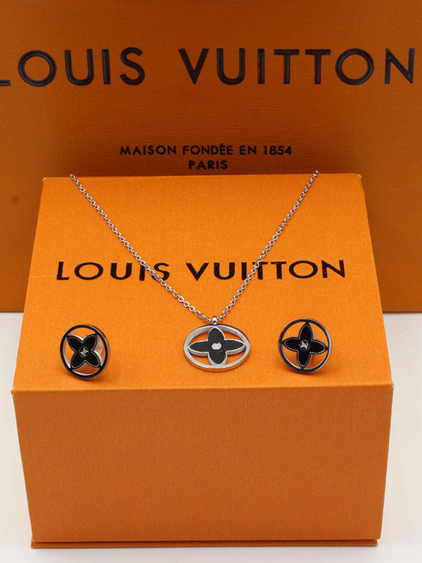 طقم لويس فيتون شيل تعليقة لوقو اطقم louis vuitton اسود فضي