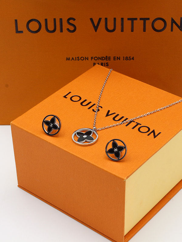 طقم لويس فيتون شيل تعليقة لوقو اطقم louis vuitton