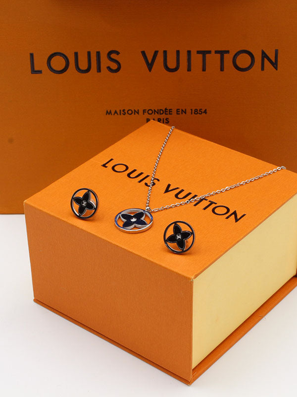 طقم لويس فيتون شيل تعليقة لوقو اطقم louis vuitton