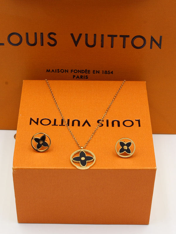 طقم لويس فيتون شيل تعليقة لوقو اطقم louis vuitton اسود ذهبي