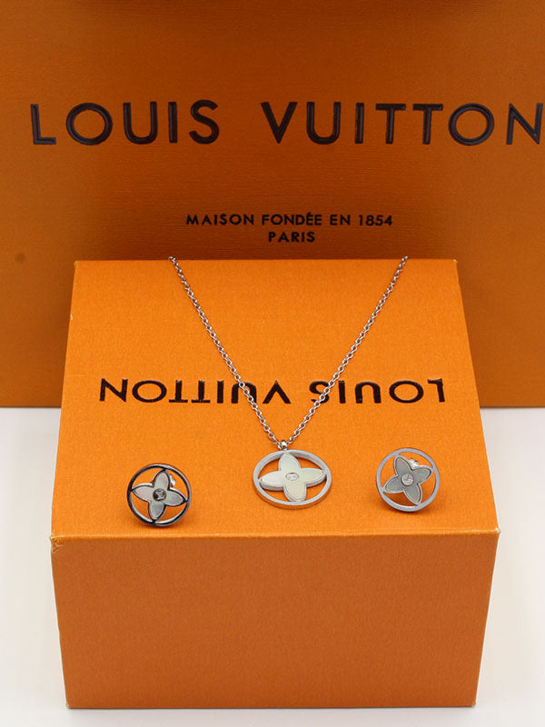 طقم لويس فيتون شيل تعليقة لوقو اطقم louis vuitton