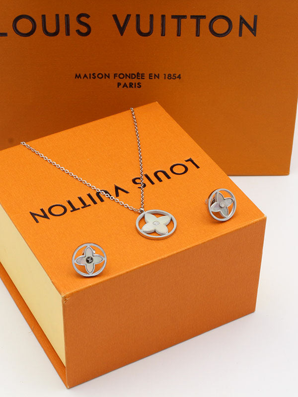 طقم لويس فيتون شيل تعليقة لوقو اطقم louis vuitton