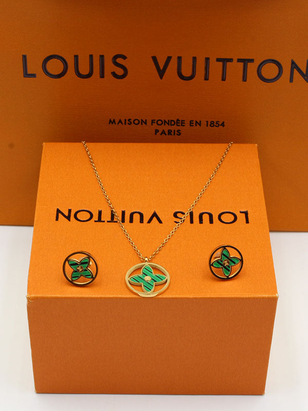 طقم لويس فيتون شيل تعليقة لوقو اطقم louis vuitton اخضر ذهبي