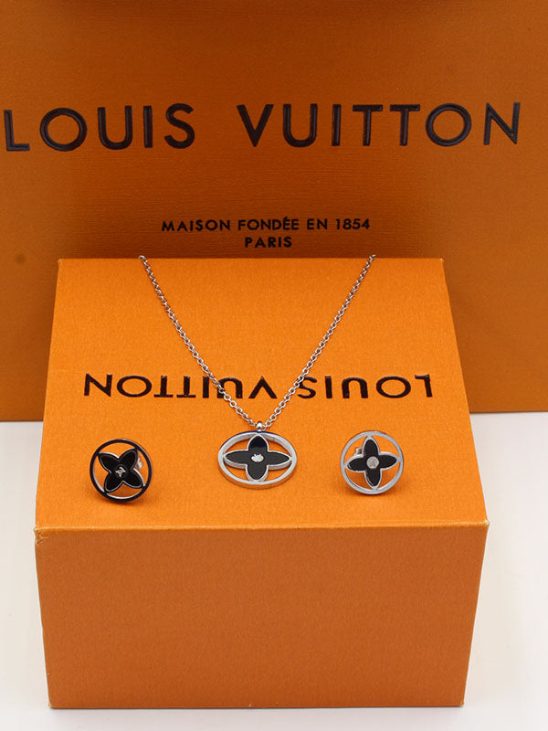 طقم لويس فيتون شيل تعليقة لوقو اطقم louis vuitton