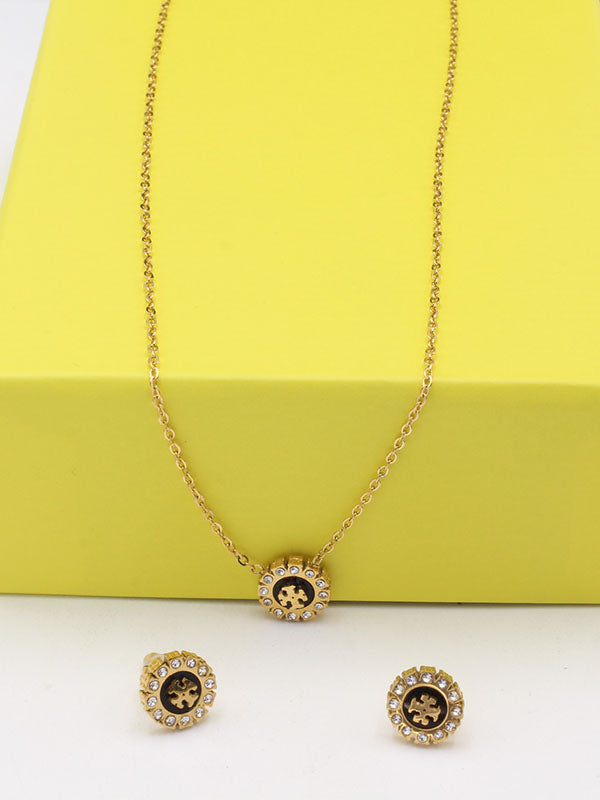 طقم توري بورش تشوكر شيل اطقم tory burch اسود ذهبي