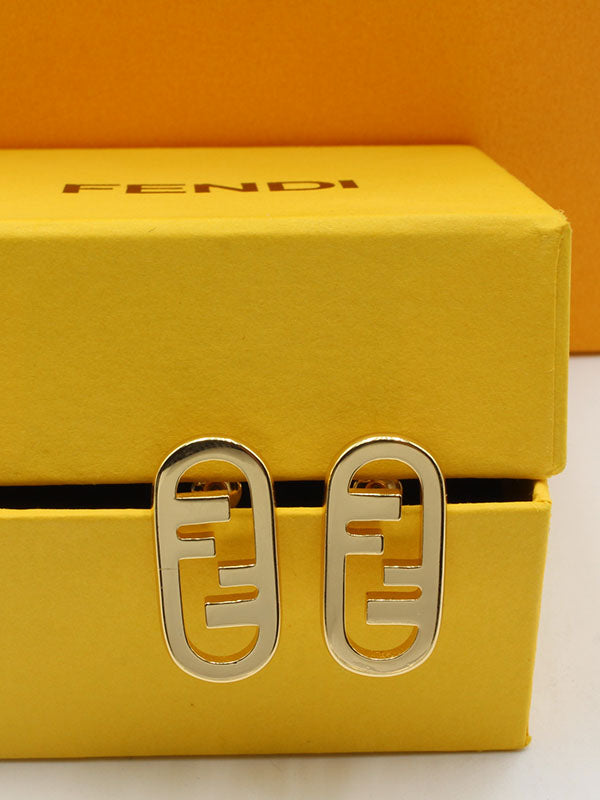 حلق فندي ميتال وسط ذهبي حلق fendi ذهبي