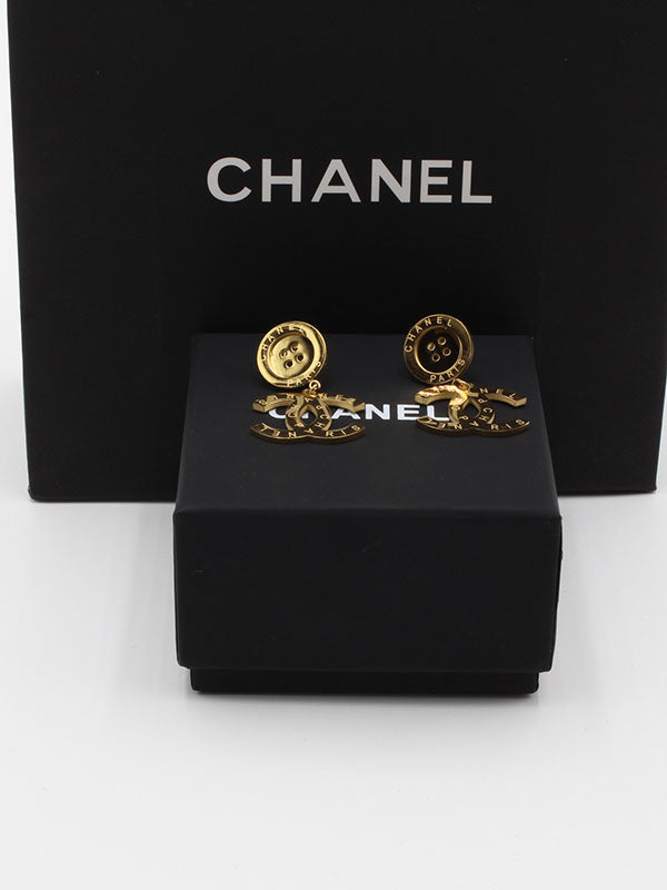 حلق شانيل بوتون ذهبي لوقو حلق chanel