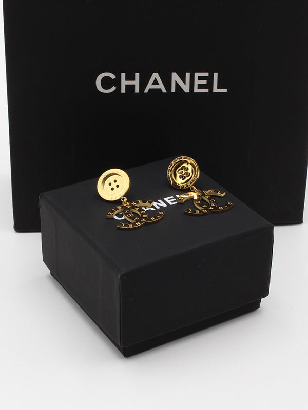 حلق شانيل بوتون ذهبي لوقو حلق chanel