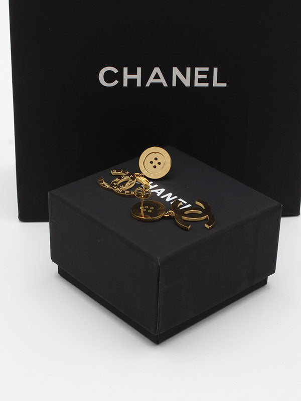 حلق شانيل بوتون ذهبي لوقو حلق chanel