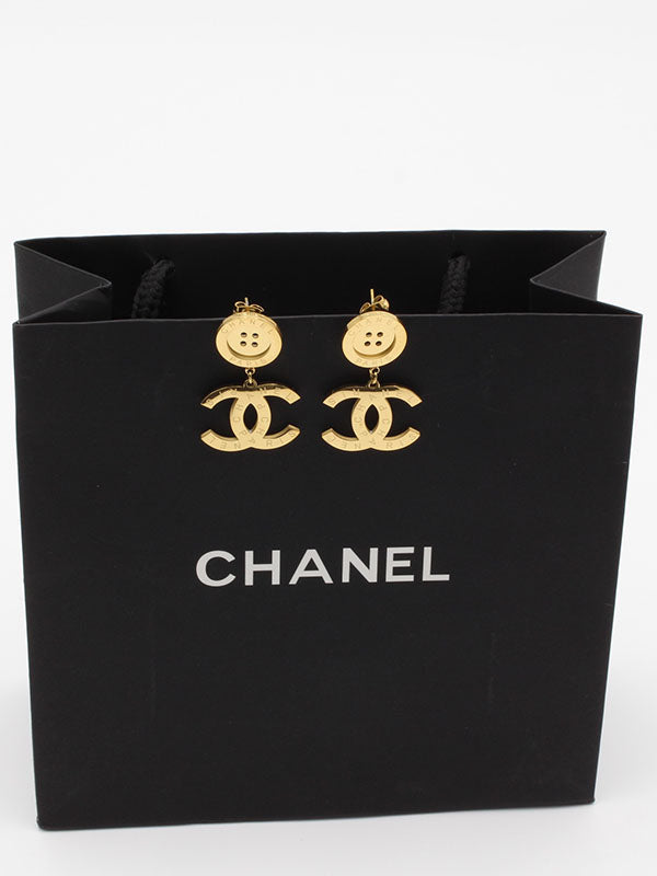 حلق شانيل بوتون ذهبي لوقو حلق chanel ذهبي
