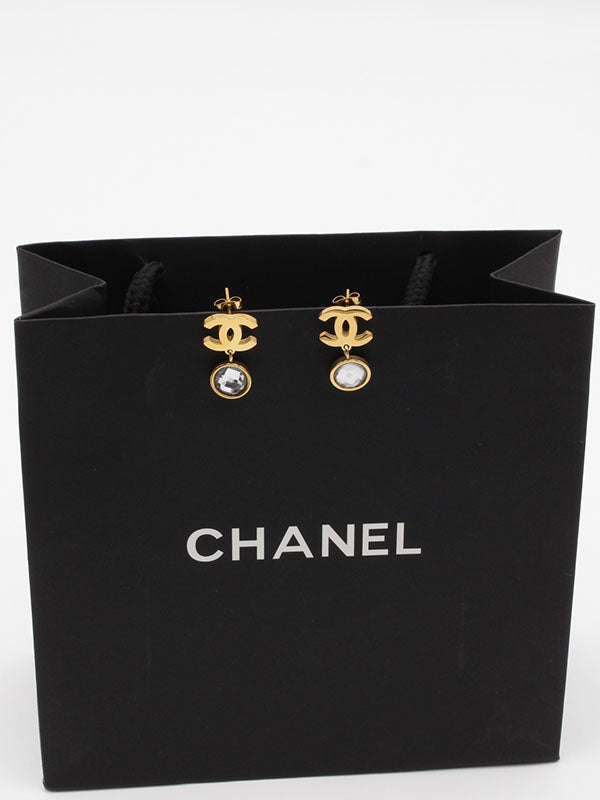 حلق شانيل بيق ستون قولد لوقو حلق chanel