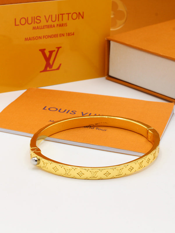 اساور لويس فيتون بانقل فلات لوقو اسواره louis vuitton ذهبي