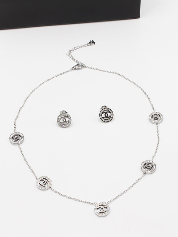 طقم شانيل تشوكر 2 قطع اطقم chanel فضي