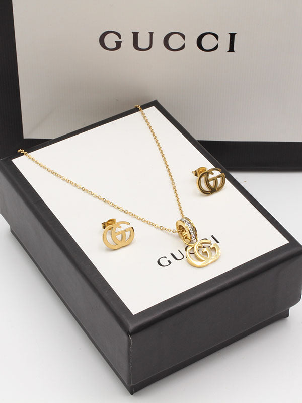 طقم قوتشي قولد بندنت لوقو اطقم gucci