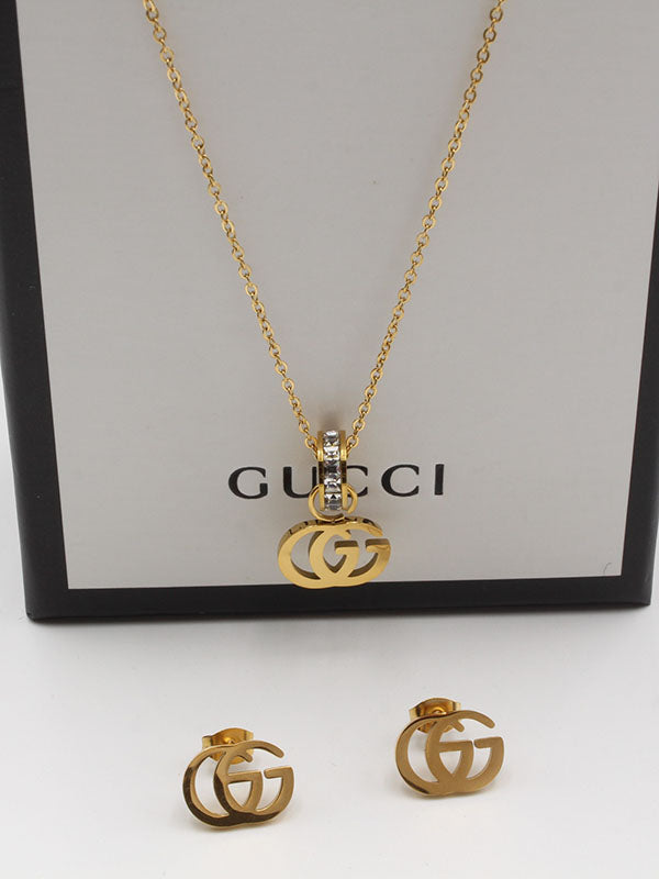 طقم قوتشي قولد بندنت لوقو اطقم gucci ذهبي