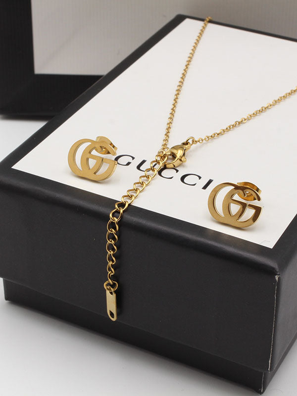 طقم قوتشي قولد بندنت لوقو اطقم gucci