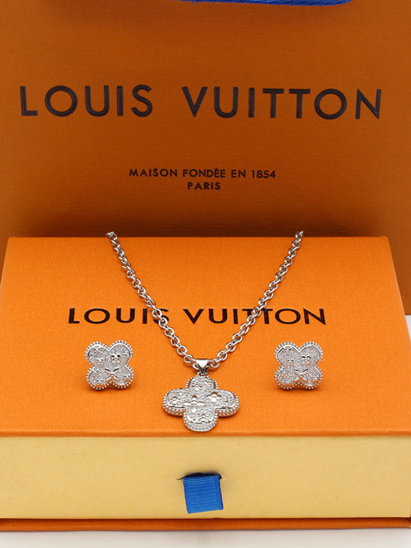 طقم لويس فيتون فل زركون اطقم louis vuitton فضي