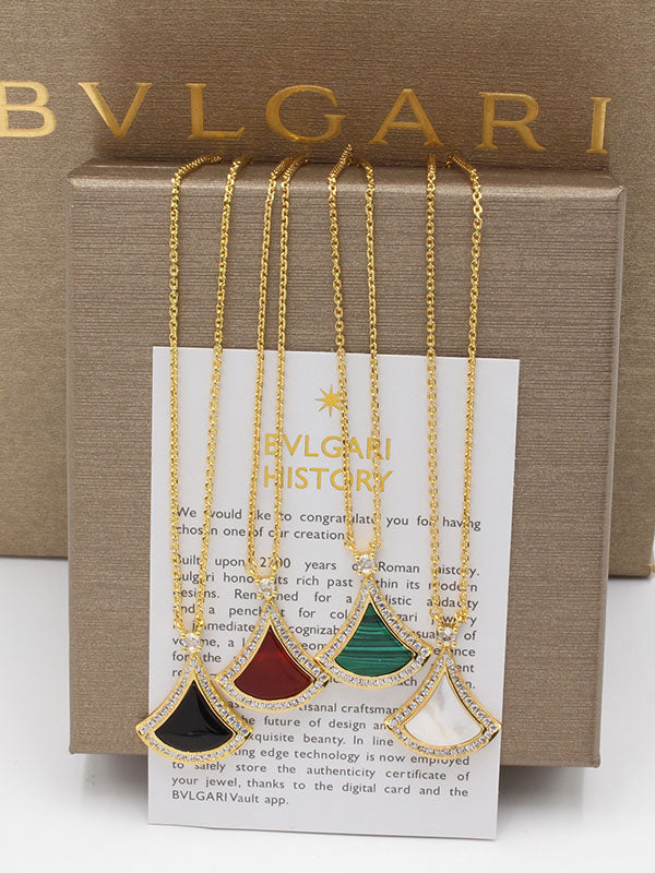 سلسال بولغاري حجر طبيعي وسط سلسال bvlgari