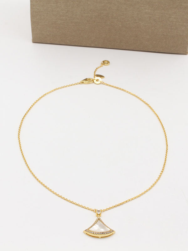 سلسال بولغاري حجر طبيعي وسط سلسال bvlgari ابيض ذهبي