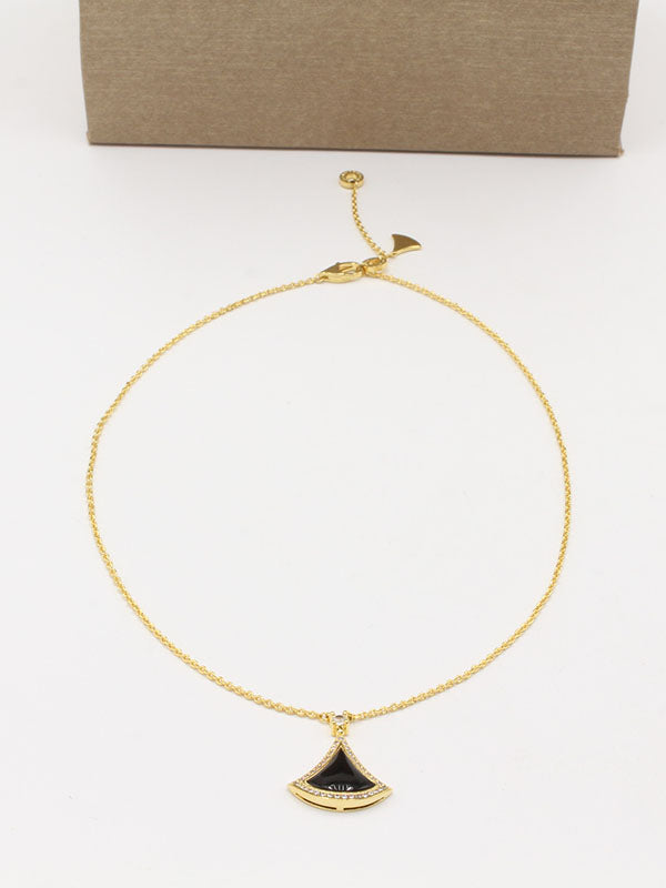 سلسال بولغاري حجر طبيعي وسط سلسال bvlgari اسود ذهبي