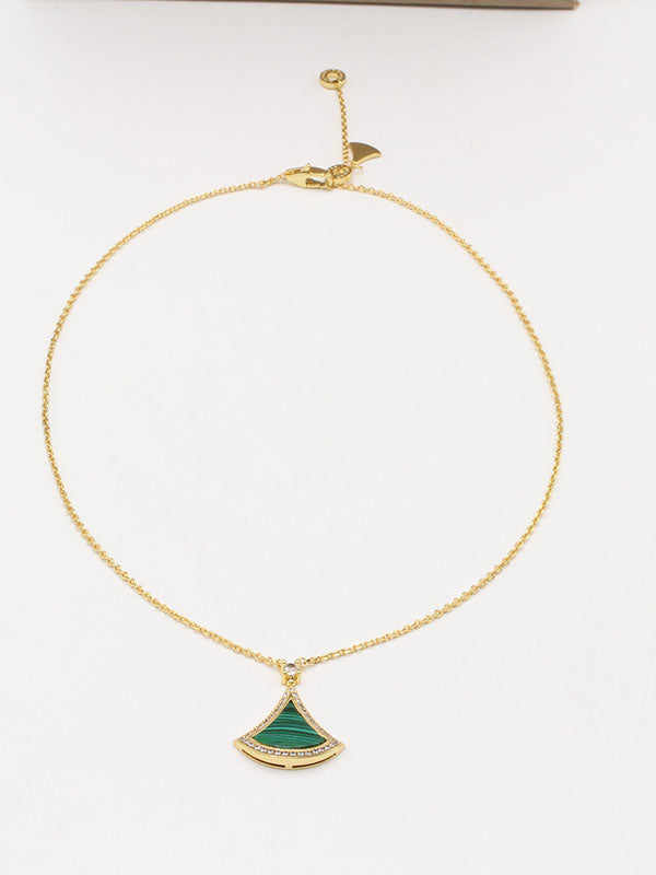 سلسال بولغاري حجر طبيعي وسط سلسال bvlgari اخضر ذهبي