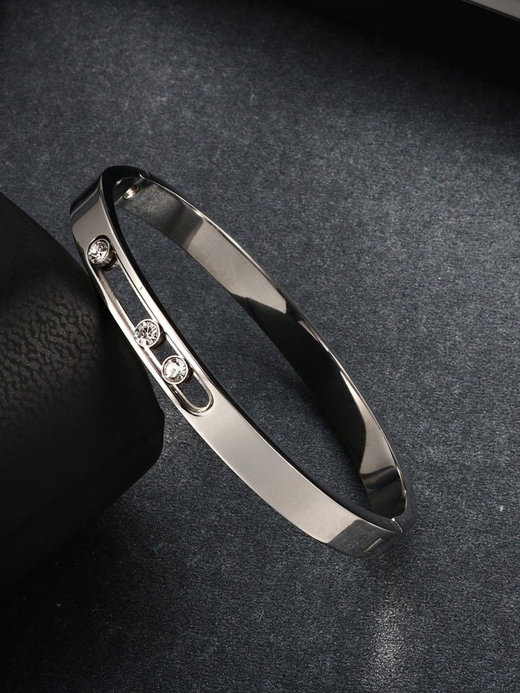 اسوارة ميسيكا messika فضي