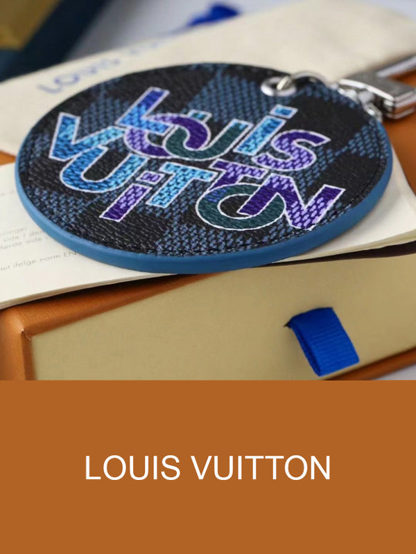 ميدالية لويس فيتون ليذر سلفر لوقو ميدالية louis vuitton