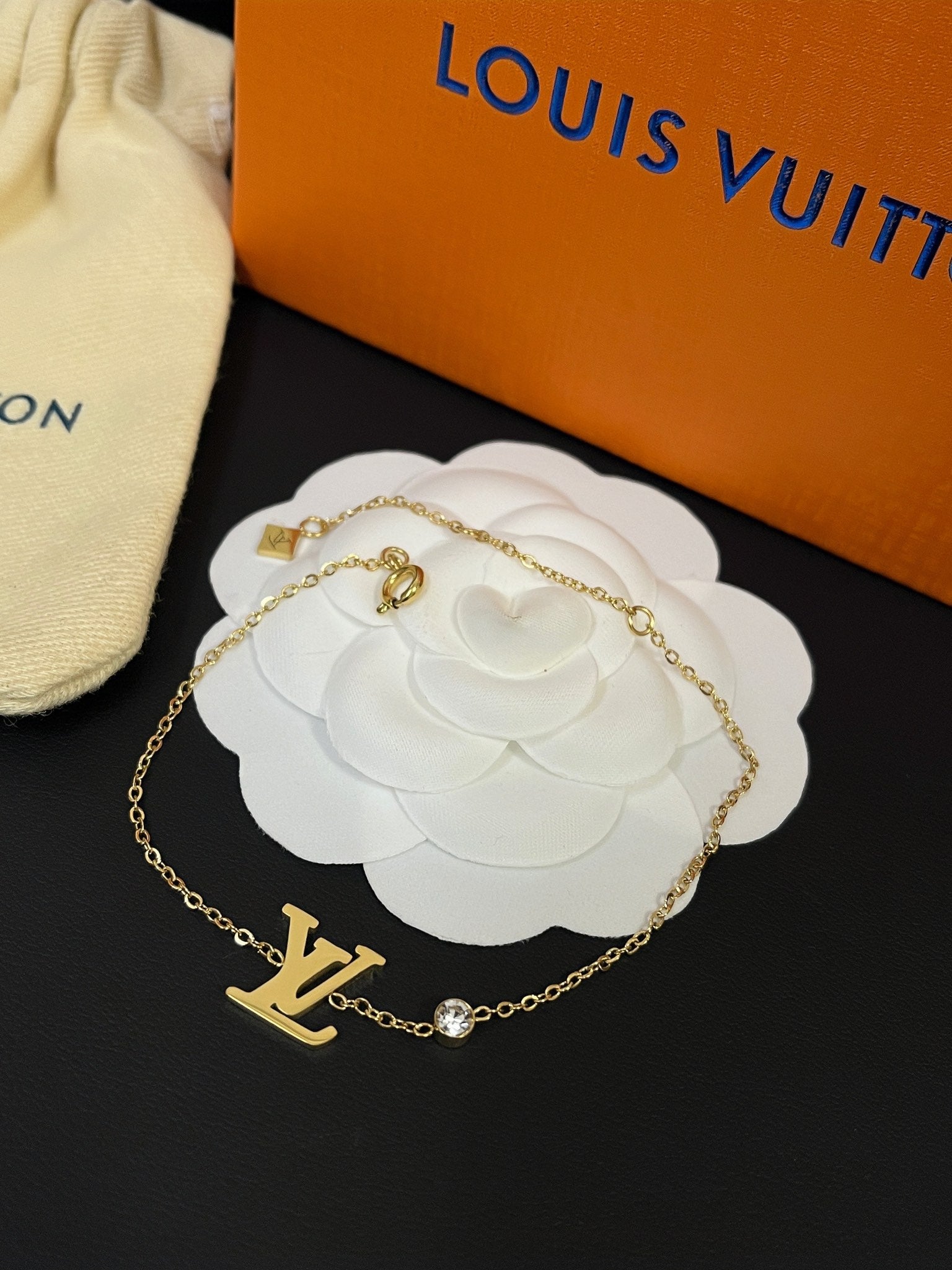اسواره لويس فيتون لوقو ناعمه اسواره louis vuitton